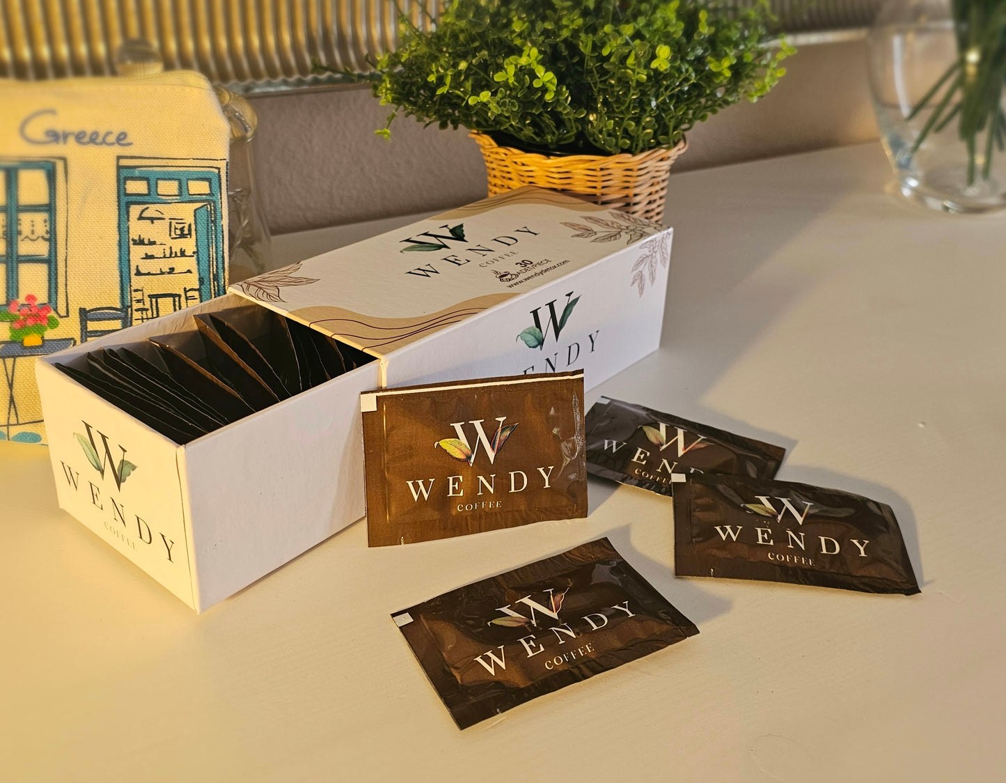 dreier-set von wendy mit detox-tee, abnehmkaffee und natürlichen kapseln – abgestimmtes programm für gewichtsmanagement, schönheit von innen und tägliche vitalität.“